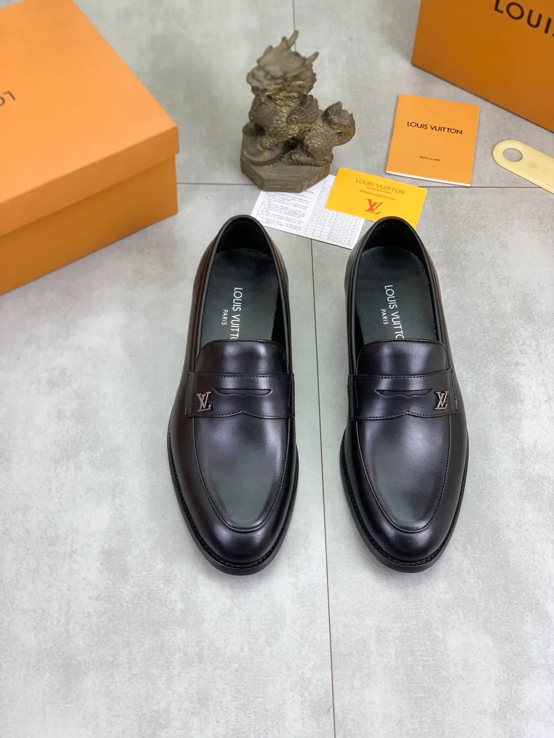 Men's Men's Shoes 💰P420 [New Style] 💰Yangli💎💎💎[Louis Vuitton] LV high-end men's formal business leather shoes, original order 1:1! Original imported calfskin, original metal buckle, imported sheepskin lining for feet, original outsole, men's shoe size: 39-45 (38.46 customized) black optional